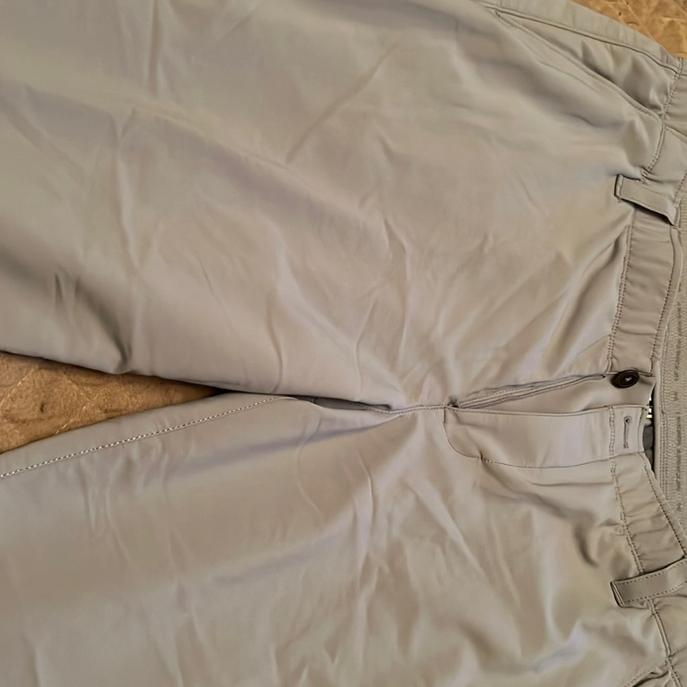 Men’s UA light gray golf pants. Size 40x30